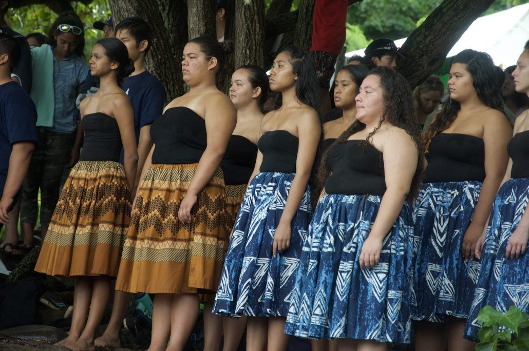 hula dancers